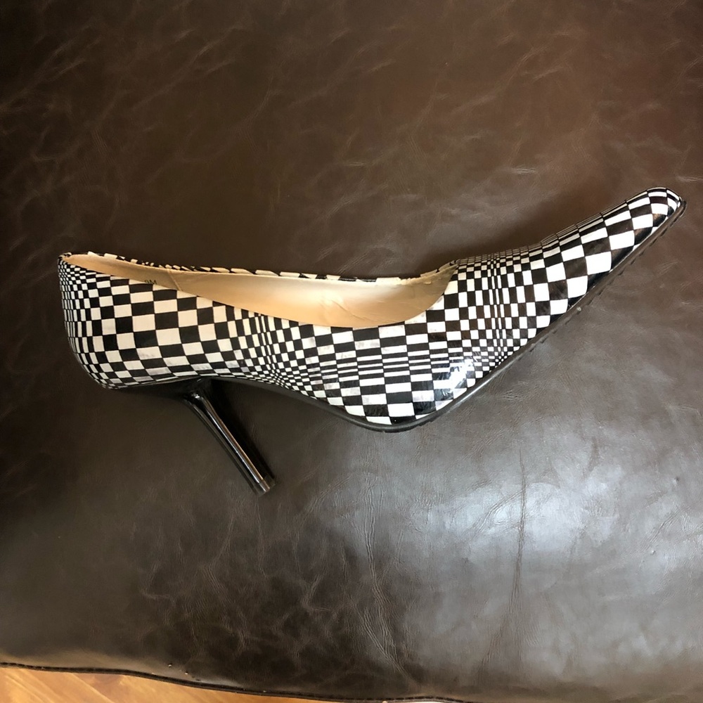 Size 9 cosmic heels! - Picture 4 of 7